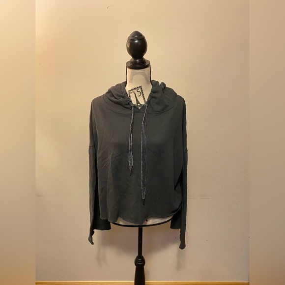 Askya oversized cropped hoodie ⭕️3/$15⭕️ - Picture 2 of 6